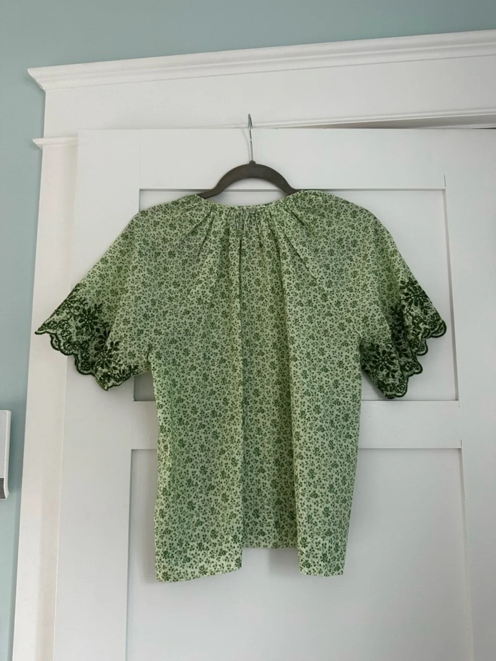 Tuckernuck Green Floral Short Sleeve Blouse - Picture 4 of 5